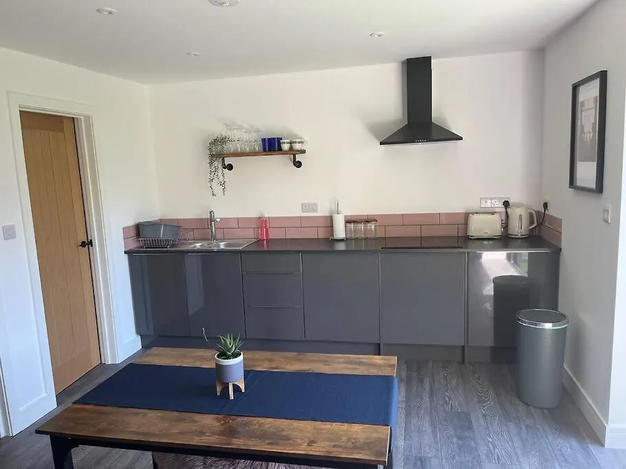 The Hideaway With Own Private Sunny Garden Apartment Bournemouth 0*,