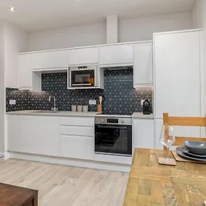 * Ground Floor * The Grove * , Aberdeen United Kingdom
