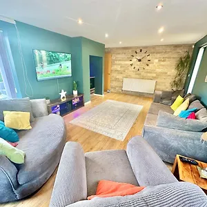  Holiday home Large Family With Hot Tub - Sky Sports - Water Bed - Free Parking